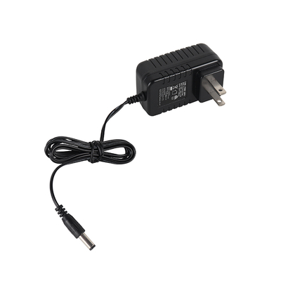 12V पोर्टेबल जंप स्टार्टर जिसमें LED फ़्लैशलाइट और टायर प्रेशर मॉनिटर है